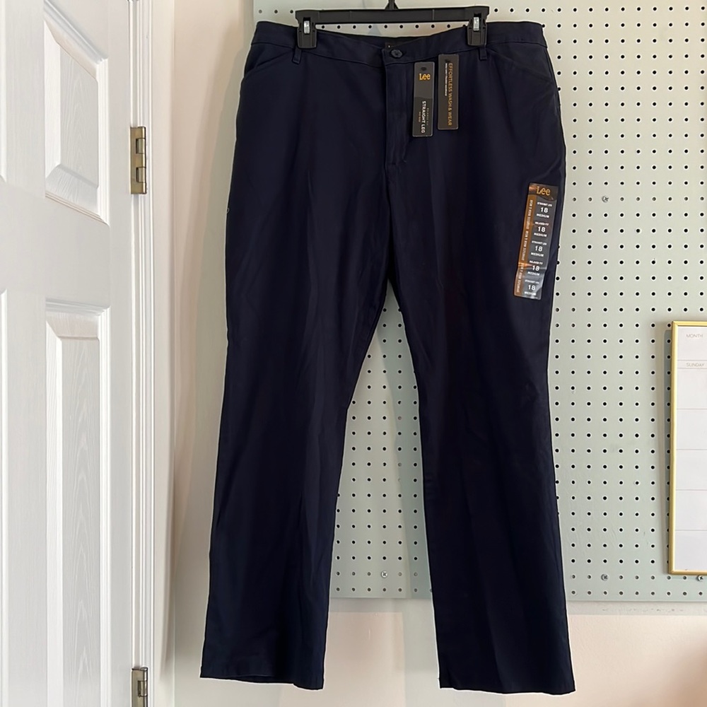 NWT Lee Effortless Wash & Wear Straight Leg Pant. Size 18 Medium. Imperial Blue.